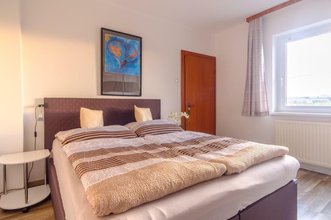 Ferienwohnung Agerblick 3 Zimmer Mit Kueche, 83M2 Lenzing エクステリア 写真